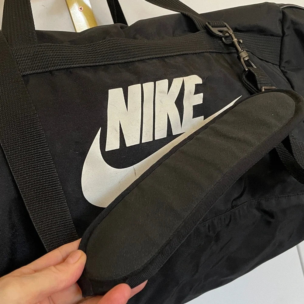 Nike training bag black approx 27” length large duffel bag sports travel size